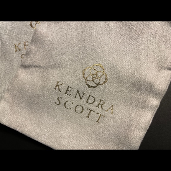 KENDRA SCOTT Jewelry Gift / Protective Pouches and Earring Display Cards - Picture 2 of 3